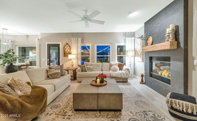 1922 E Saltsage Dr, Phoenix, AZ 85048