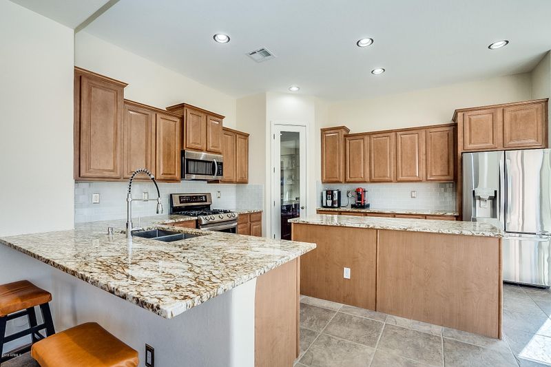 1923 E Latona Rd, Phoenix, AZ 85042