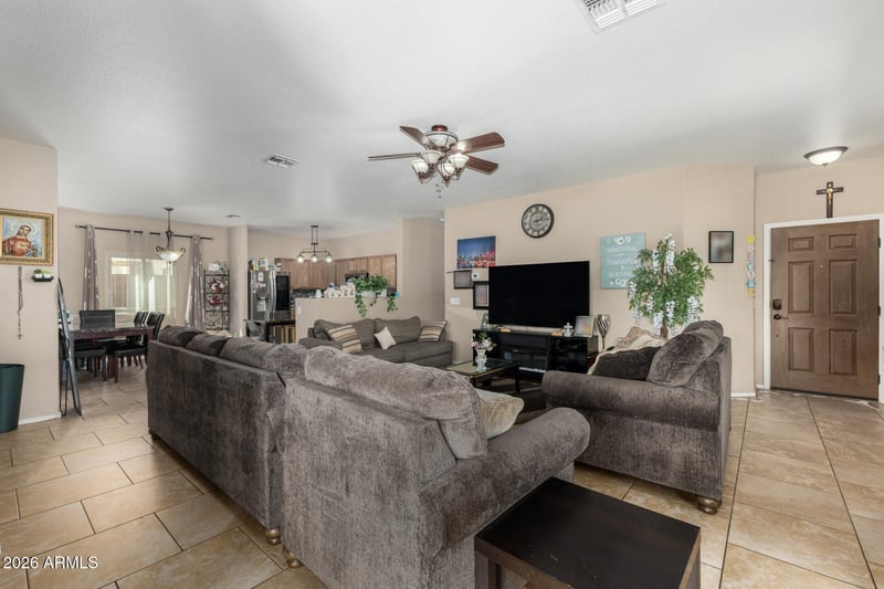 1923 Renegade Trl, San Tan Valley, AZ 85143