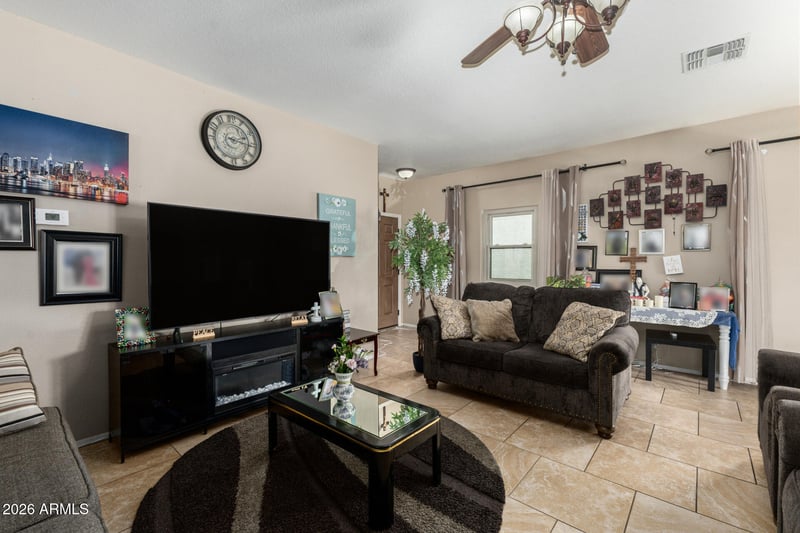 1923 Renegade Trl, San Tan Valley, AZ 85143