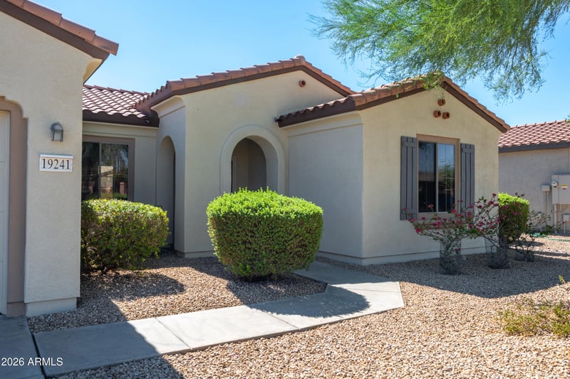 19241 N Emerald Cove Way, Surprise, AZ 85387