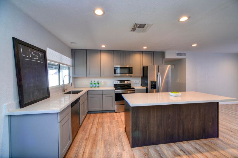 19244 N 2nd Ave, Phoenix, AZ 85027
