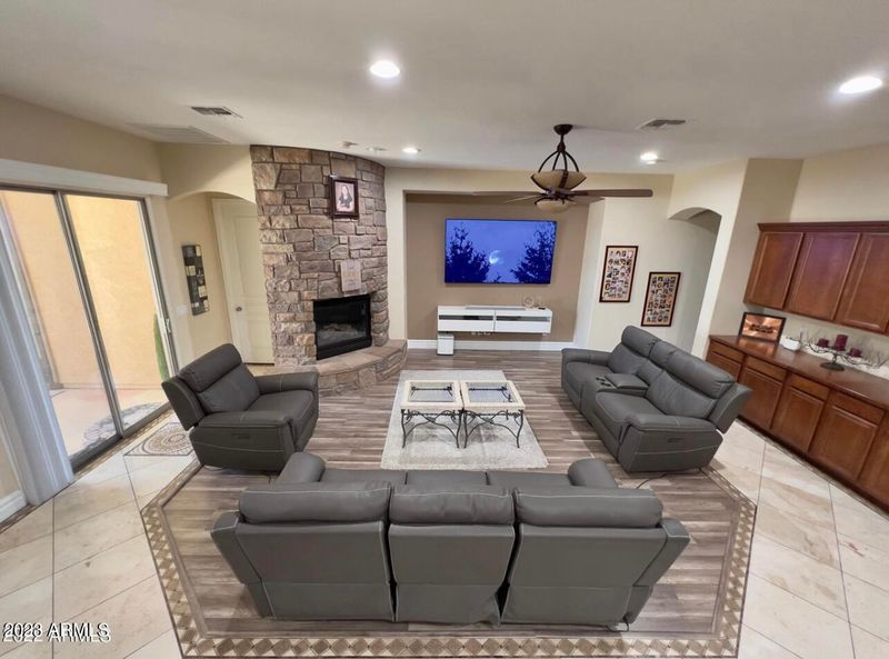 1925 W Spur Dr, Phoenix, AZ 85085