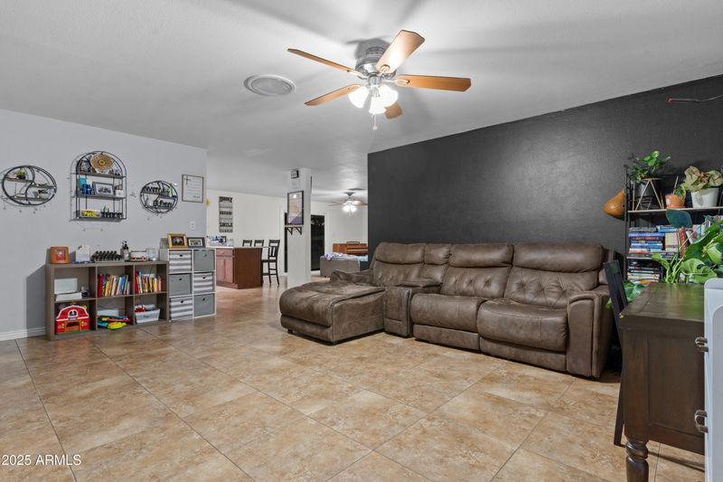 1925 W Voltaire Ave, Phoenix, AZ 85029