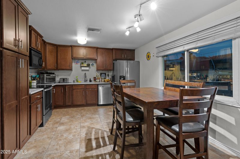 1925 W Voltaire Ave, Phoenix, AZ 85029