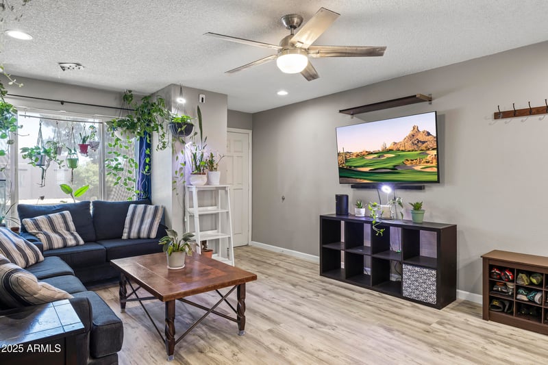 1927 Hampton Ave #204, Mesa, AZ 85204