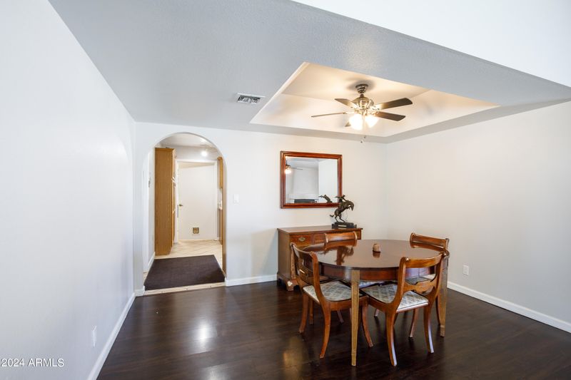 1928 E Betty Elyse Ln, Phoenix, AZ 85022