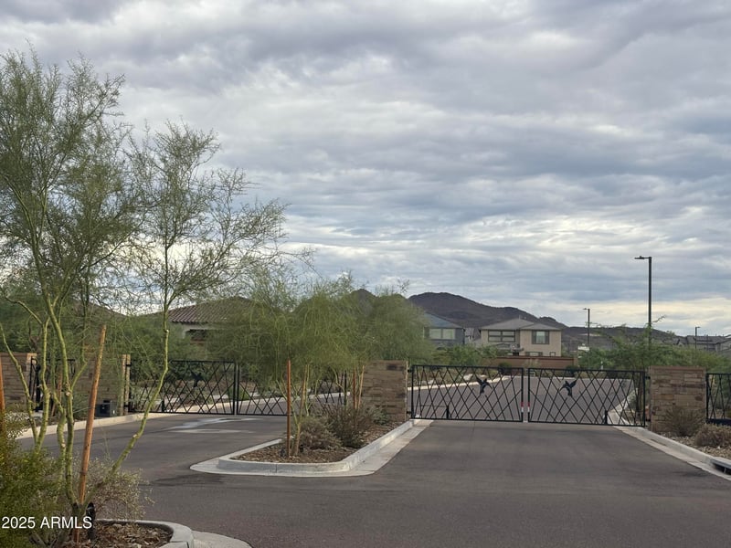 1929 Burnside Trl, Phoenix, AZ 85085