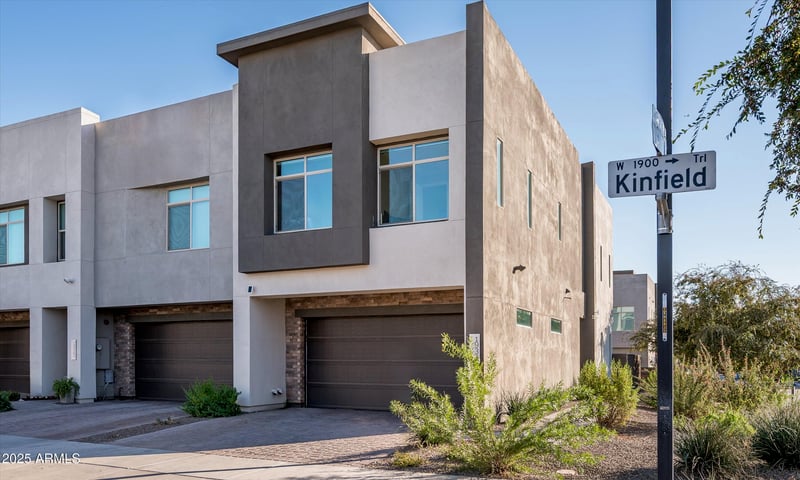 1933 Kinfield Trl, Phoenix, AZ 85085
