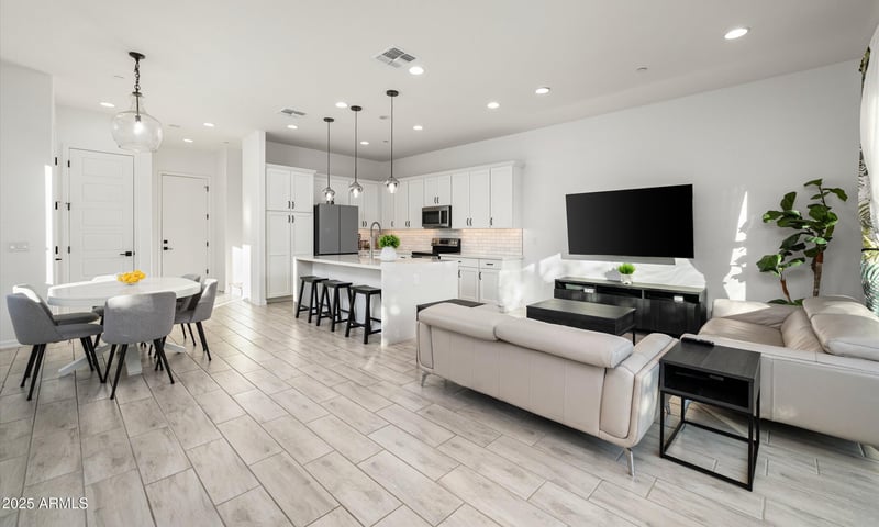 1933 Kinfield Trl, Phoenix, AZ 85085