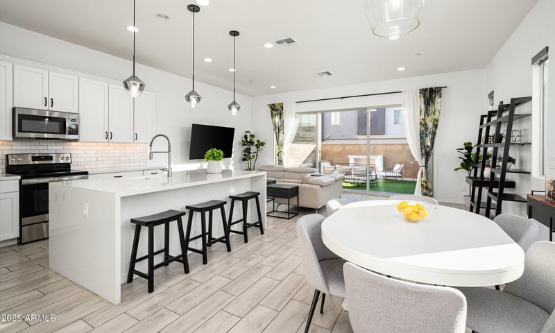 1933 Kinfield Trl, Phoenix, AZ 85085