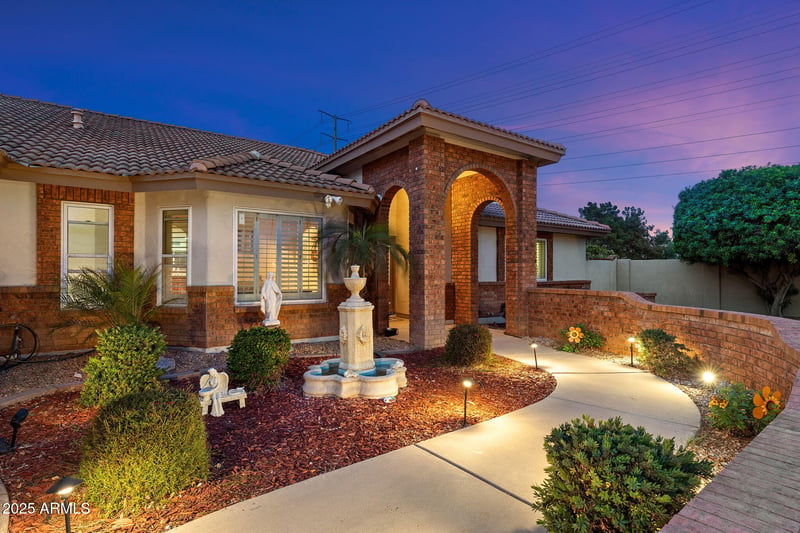 1934 E Cypress Tree Dr, Gilbert, AZ 85234