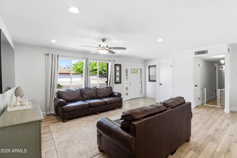 1934 W Kristal Way, Phoenix, AZ 85027