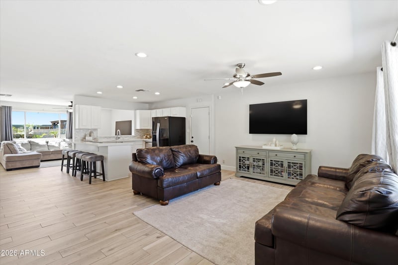 1934 W Kristal Way, Phoenix, AZ 85027