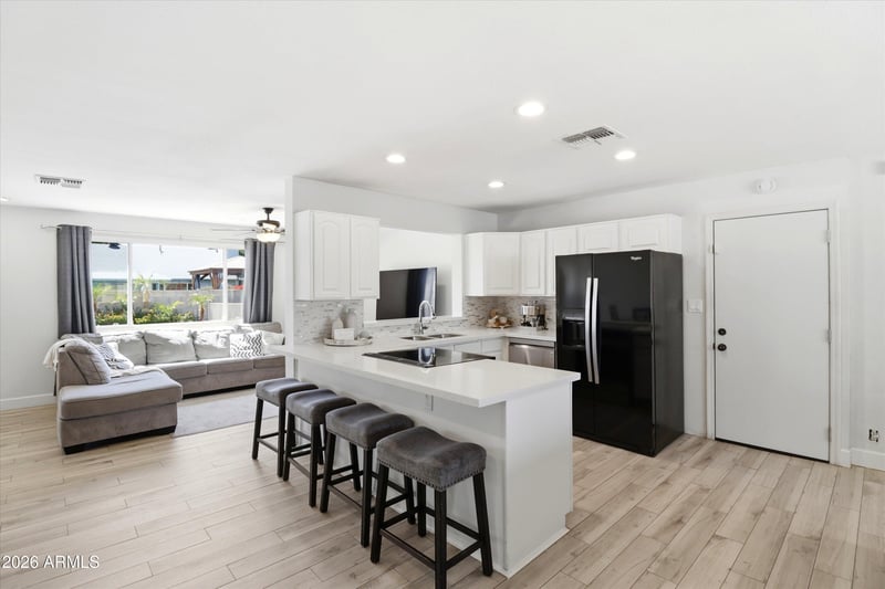 1934 W Kristal Way, Phoenix, AZ 85027