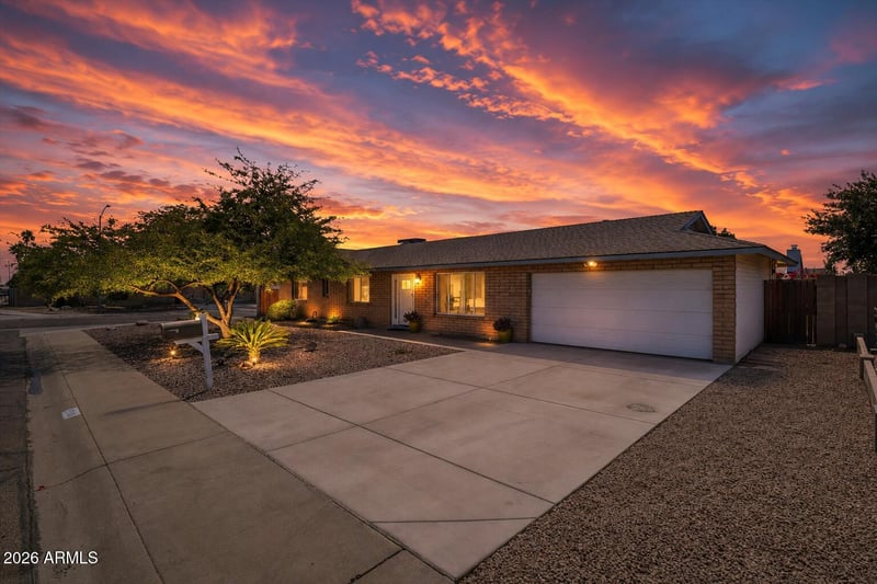 1934 W Kristal Way, Phoenix, AZ 85027