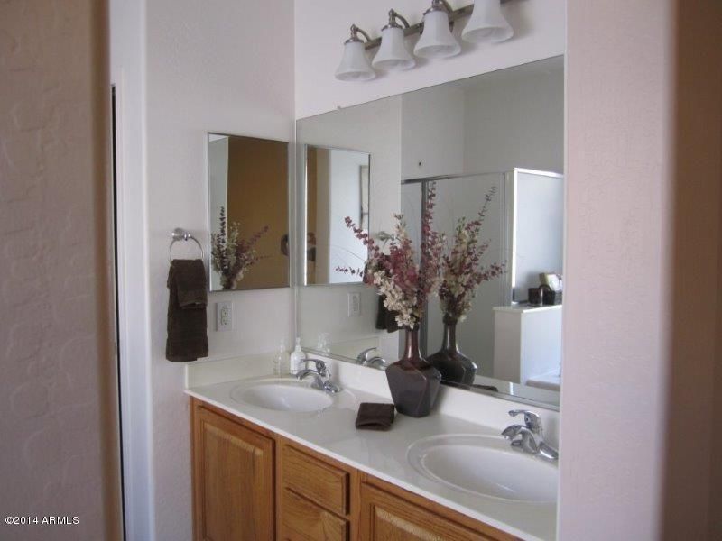 1936 S Maple Dr, Gilbert, AZ 85295