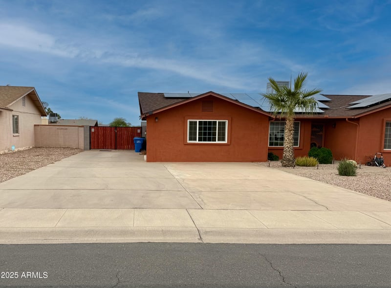 1938 Desert Dr, Phoenix, AZ 85042