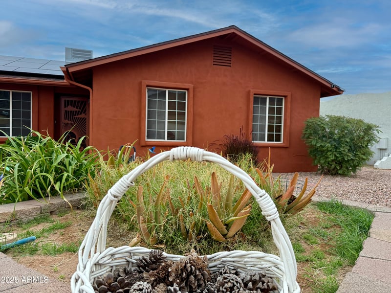 1938 Desert Dr, Phoenix, AZ 85042