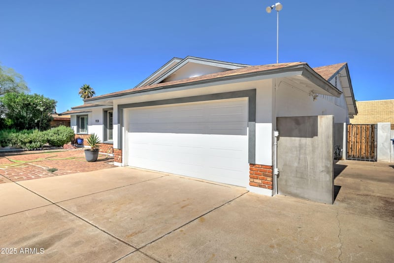 1938 Greenway Dr, Tempe, AZ 85282