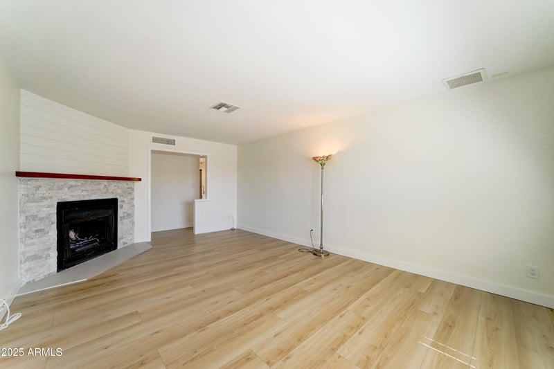 1938 Greenway Dr, Tempe, AZ 85282