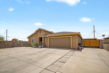 1939 E Encinas Ln, Phoenix, AZ 85040