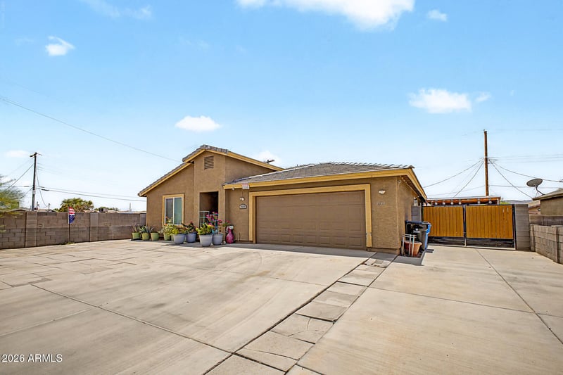 1939 Encinas Ln, Phoenix, AZ 85040