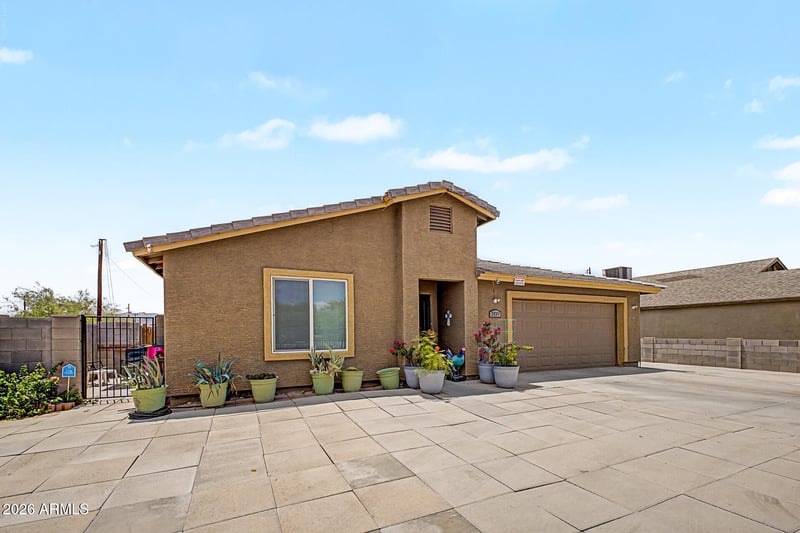 1939 Encinas Ln, Phoenix, AZ 85040