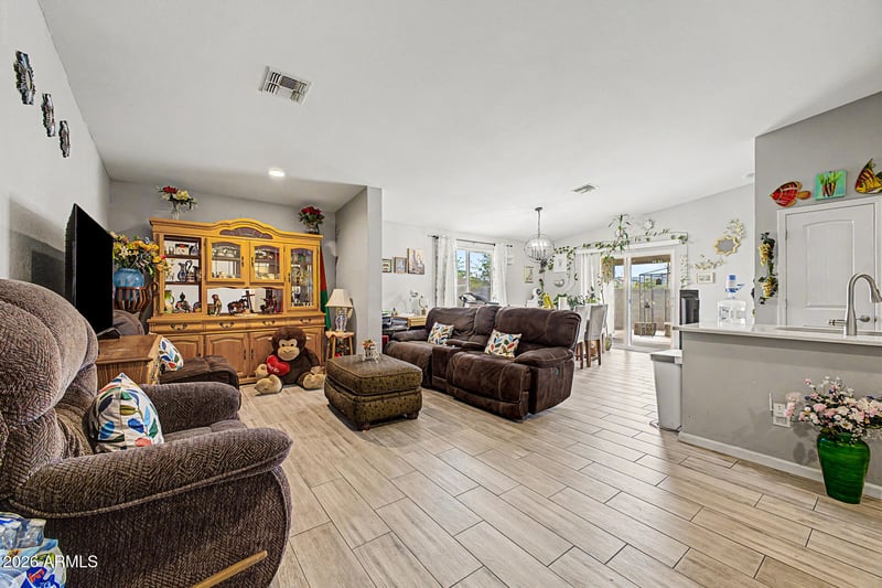 1939 Encinas Ln, Phoenix, AZ 85040