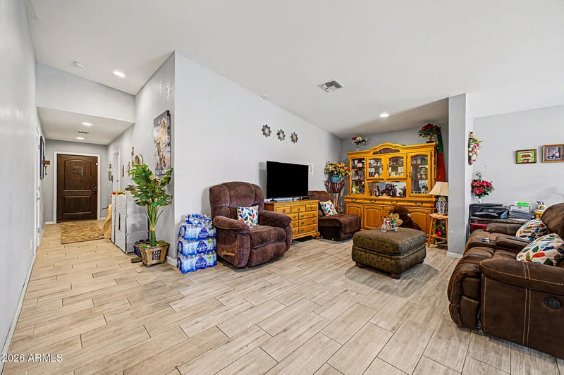 1939 Encinas Ln, Phoenix, AZ 85040
