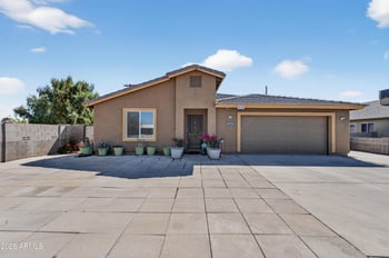 1939 Encinas Ln, Phoenix, AZ 85040