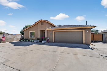 1939 Encinas Ln, Phoenix, AZ 85040