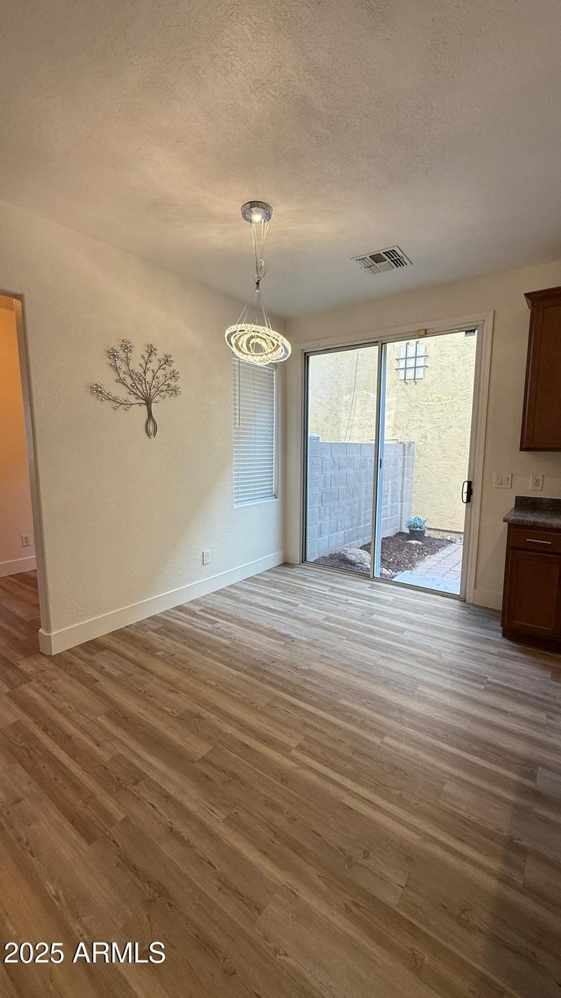 1940 77th Glen, Phoenix, AZ 85035