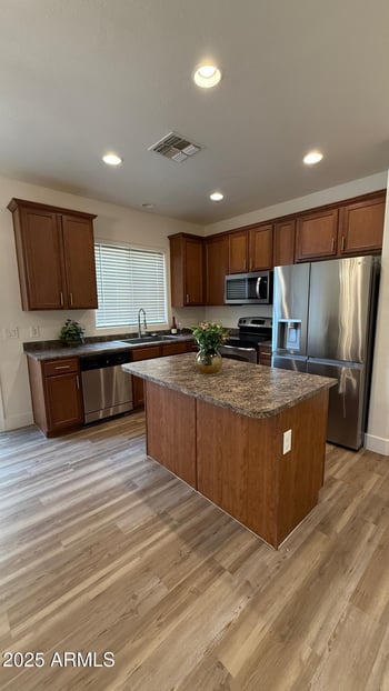 1940 77th Glen, Phoenix, AZ 85035