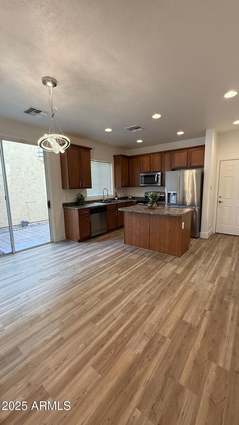 1940 77th Glen, Phoenix, AZ 85035