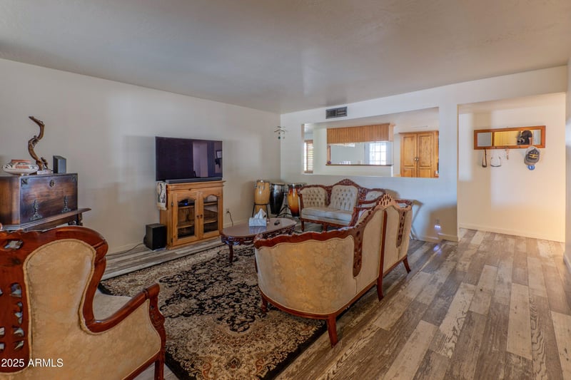 1942 Kristal Way, Phoenix, AZ 85027