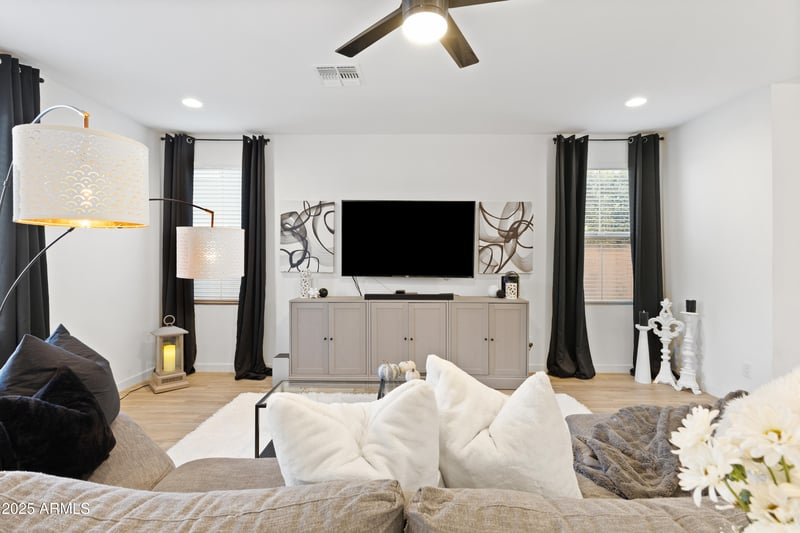 1943 Lariat Ln, Phoenix, AZ 85085