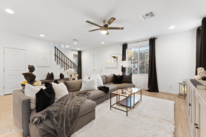 1943 Lariat Ln, Phoenix, AZ 85085