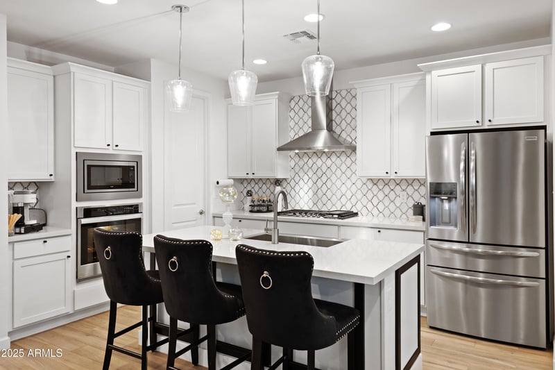 1943 Lariat Ln, Phoenix, AZ 85085