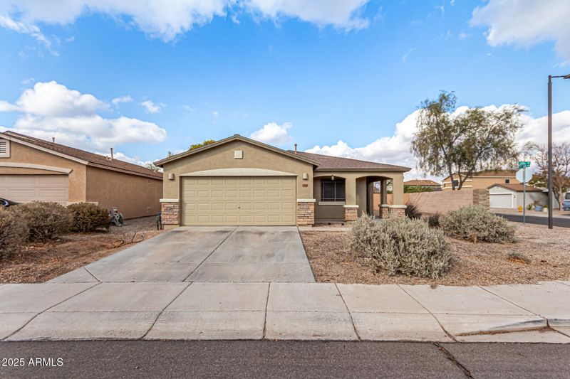 1944 E Saddle Dr, San Tan Valley, AZ 85143