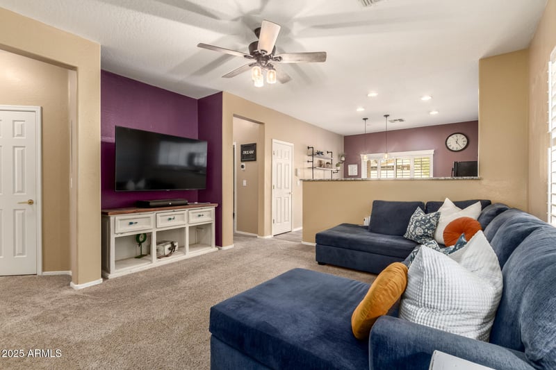 1944 Hemingway Ln, Phoenix, AZ 85086
