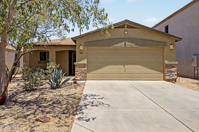1946 Silversmith Trl, San Tan Valley, AZ 85143