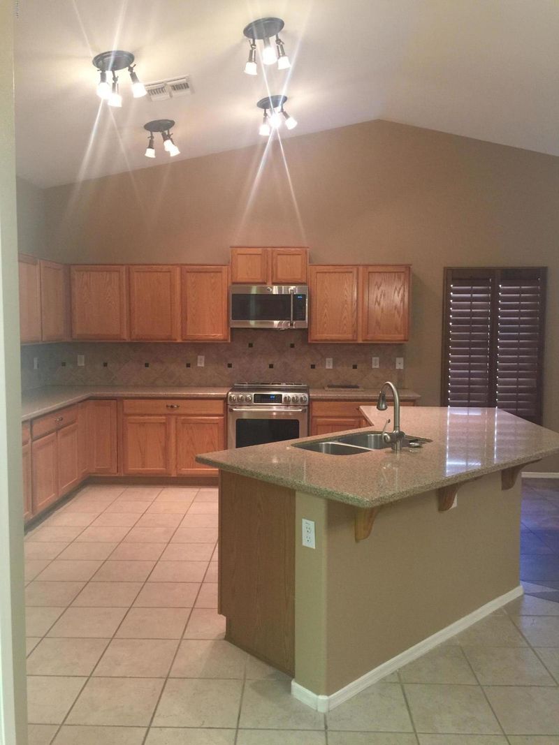 195 N Joshua Tree Ln, Gilbert, AZ 85234