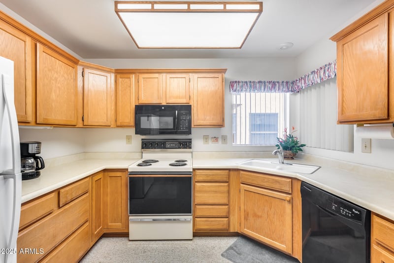 19539 141st Ave, Sun City West, AZ 85375