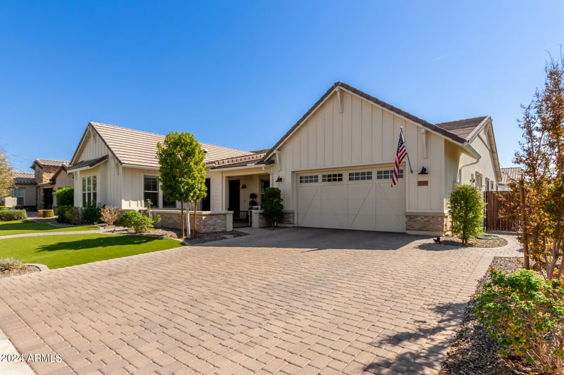 1955 Blackhawk Dr, Gilbert, AZ 85298