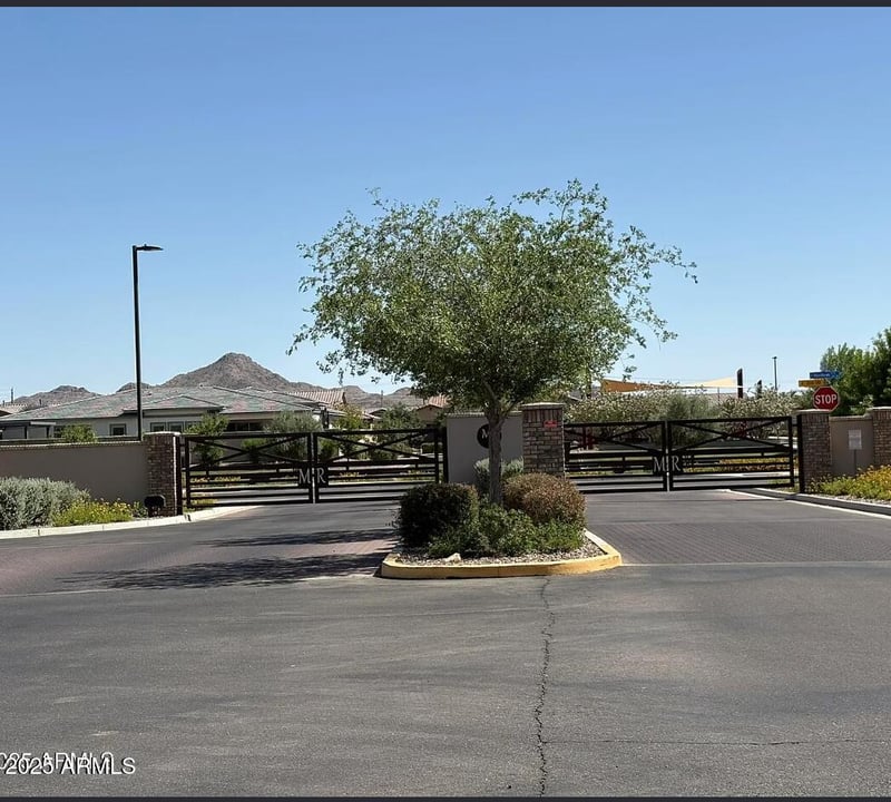 1955 Blackhawk Dr, Gilbert, AZ 85298