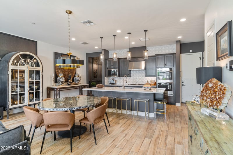 1956 W Kinfield Trl, Phoenix, AZ 85085
