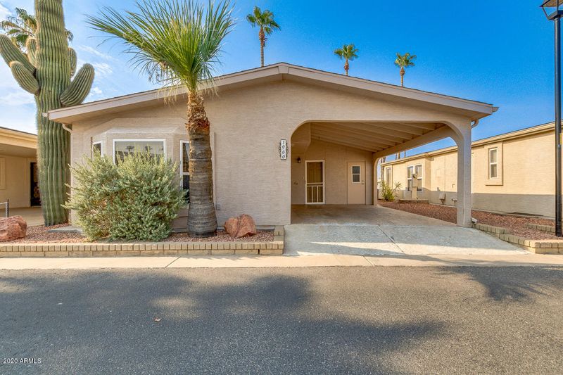 1960 E Cherry Hills Dr, Chandler, AZ 85249