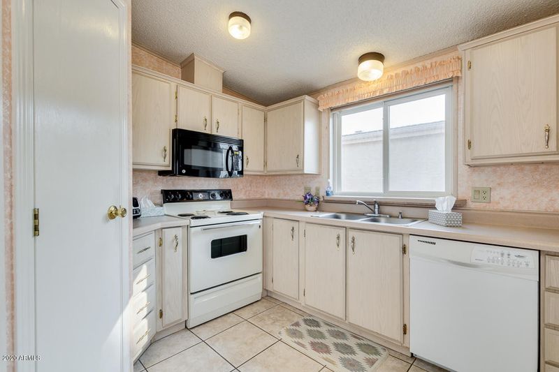 1960 E Cherry Hills Dr, Chandler, AZ 85249