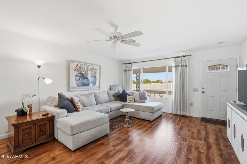 19605 Pine Springs Dr, Sun City, AZ 85373